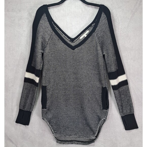 Victoria's Secret Double V Neck Sweater Tunic Pockets Thumb Holes Sz XS Comfy - Picture 1 of 11